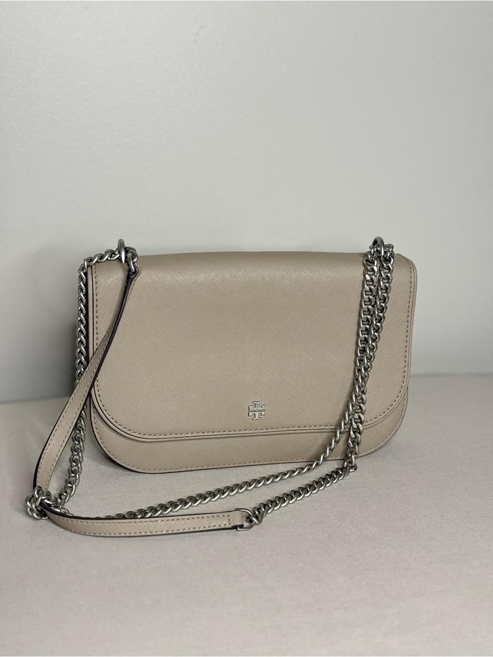 Tory Burch Emerson Saffiano
Leather Adjustable Bag